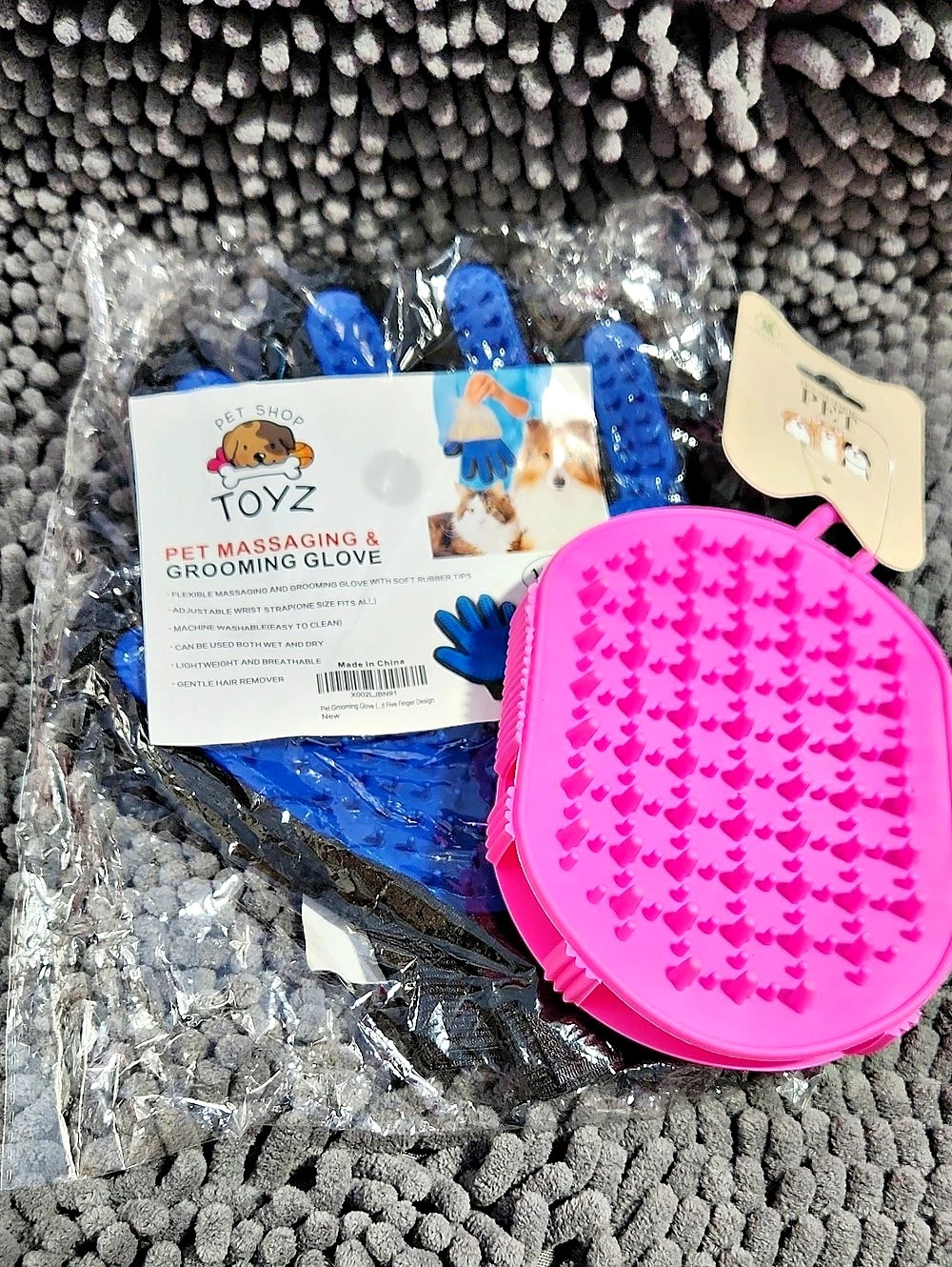 Pet Shop Toyz Pet Massaging & Grooming Glove Pink & Blue NWT Dog Grooming Set